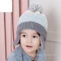 Miúdos Bonitos Do Inverno Quente De Malha Gorro Earflap POM POM Crochet Caps Cabeça Ear Warmer Hat para 1-5 Anos (HW601)